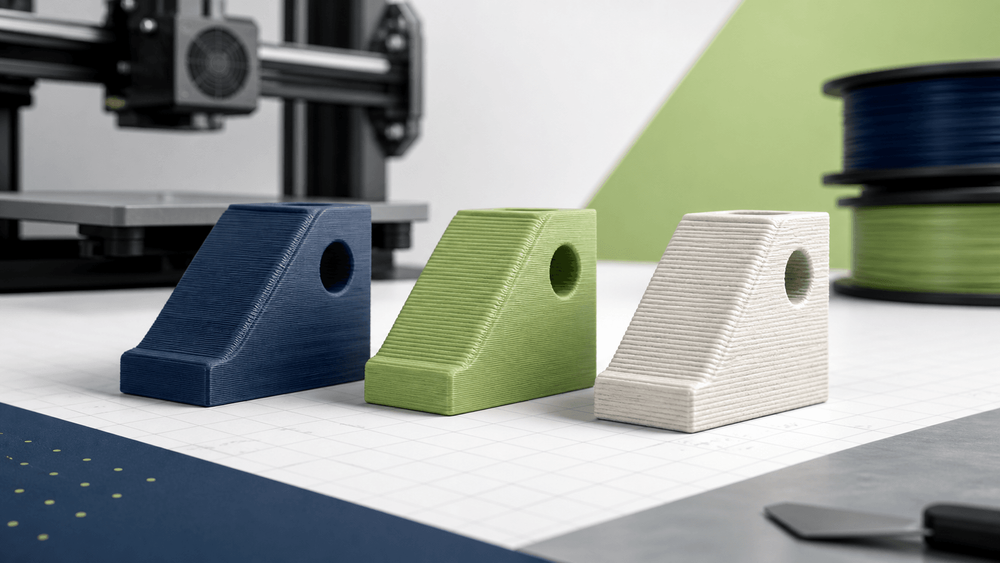 Tiga hasil cetak 3D dengan perbedaan ketebalan garis layer
